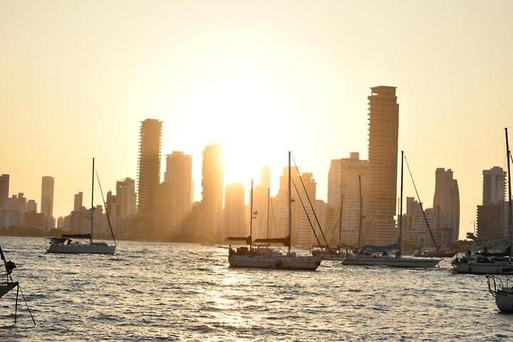 Hotel en barco Catamaran In Bay *