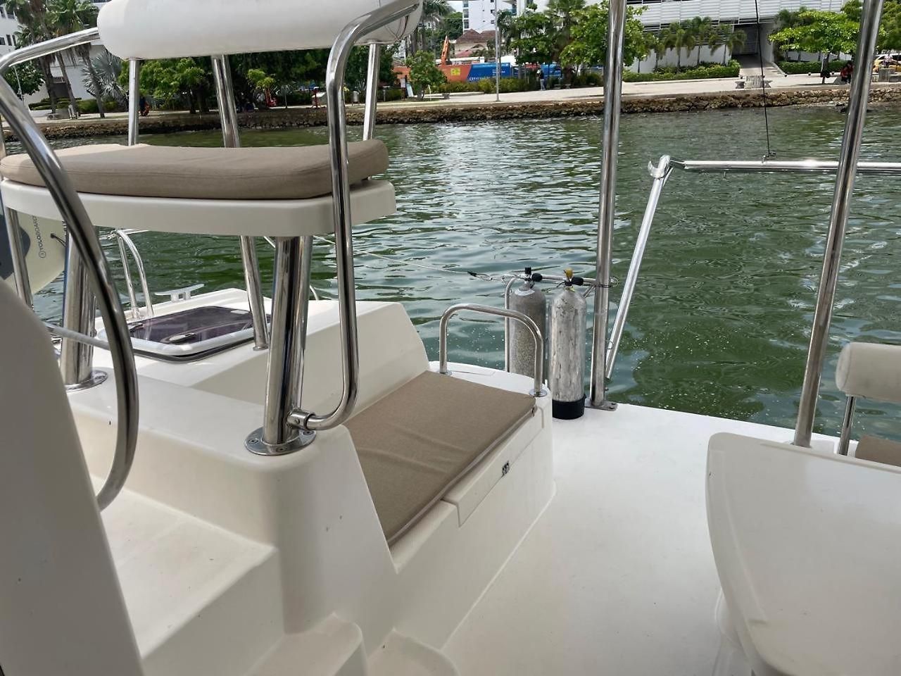 Hotel en barco Catamaran In Bay *