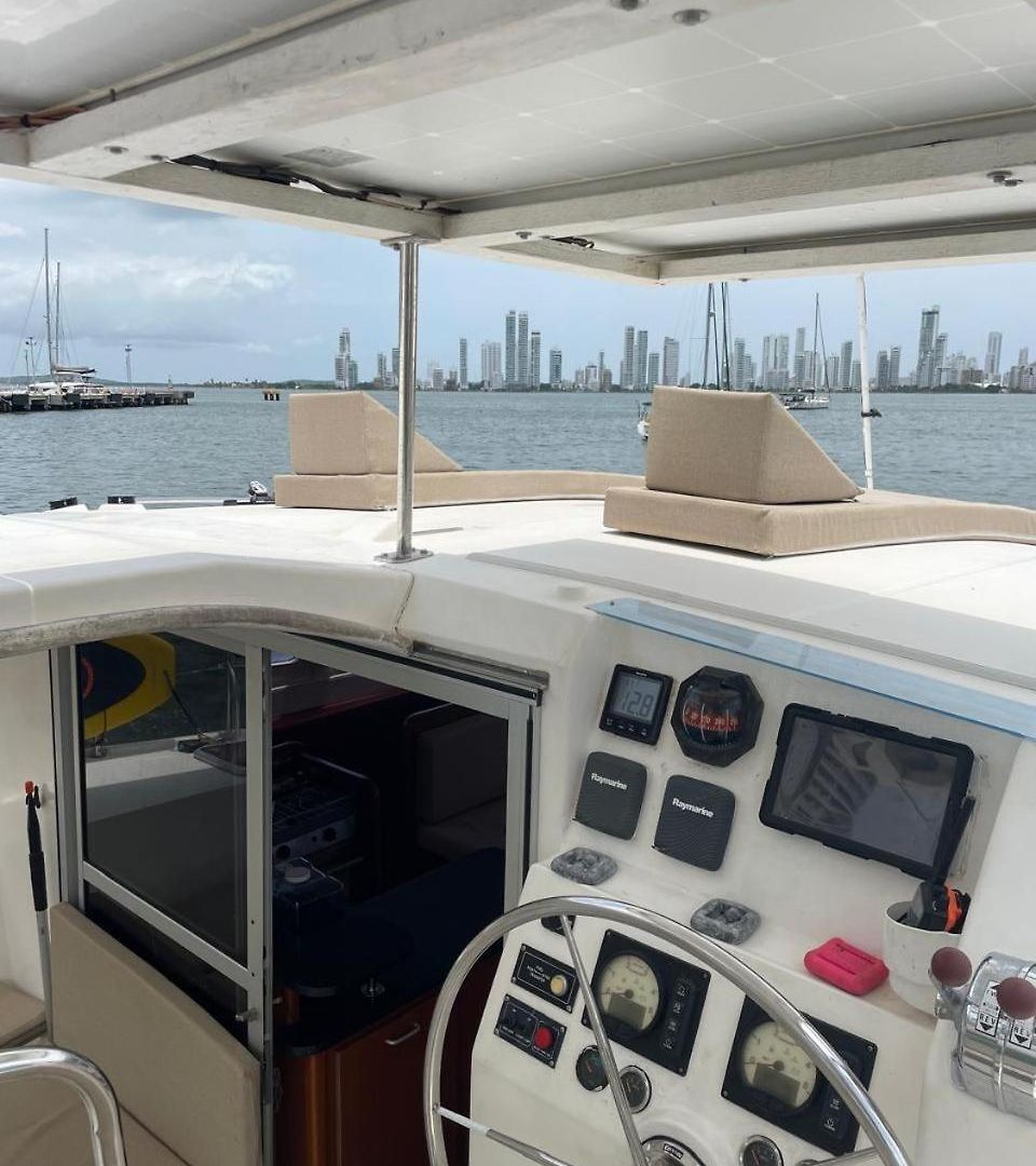 Catamaran In Bay Hotel en barco Cartagena