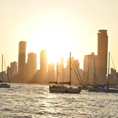 Hotel en barco Catamaran In Bay *